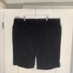 JM Collection Shorts Black Size 24W
